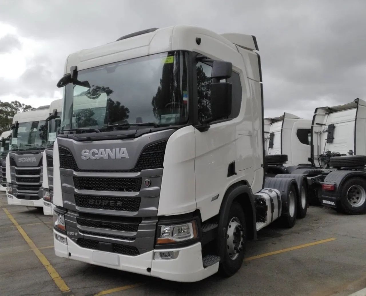 Scania R560 ano 2025, 6x4, média de apenas 2.000 Km, em SP