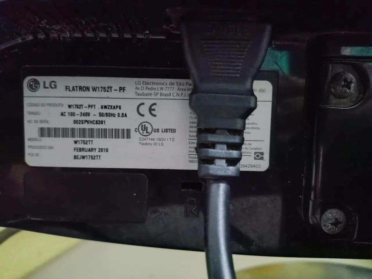 LG Monitor (with defect)64308010458625123