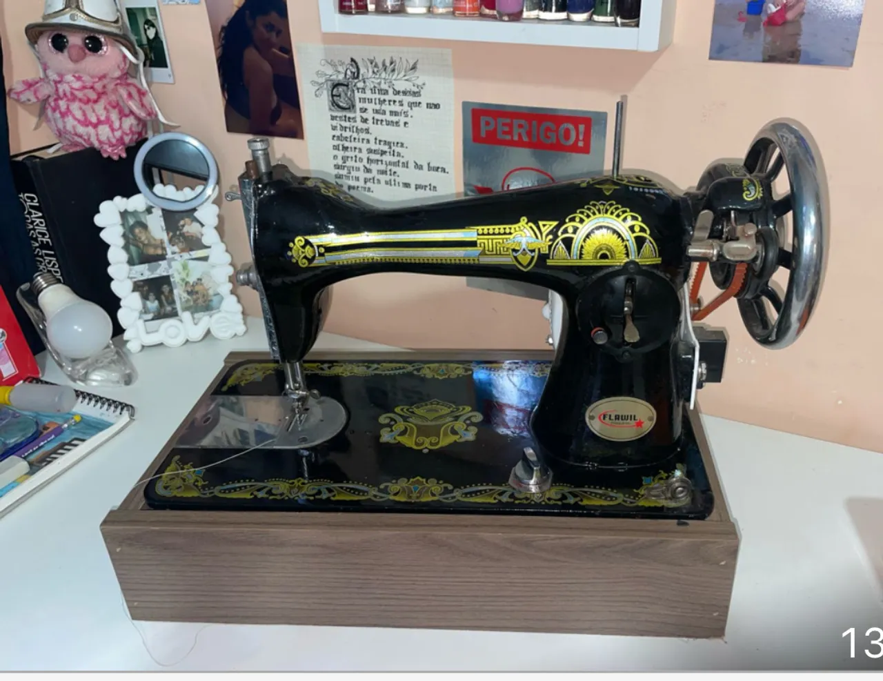 Maquina costura com caixa base pouco usada