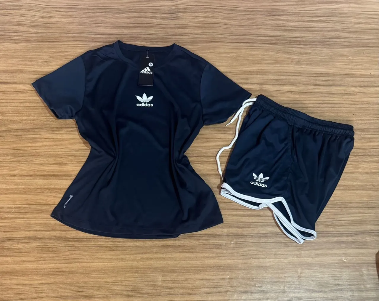 Conjunto Adidas Original - Camiseta e Shorts