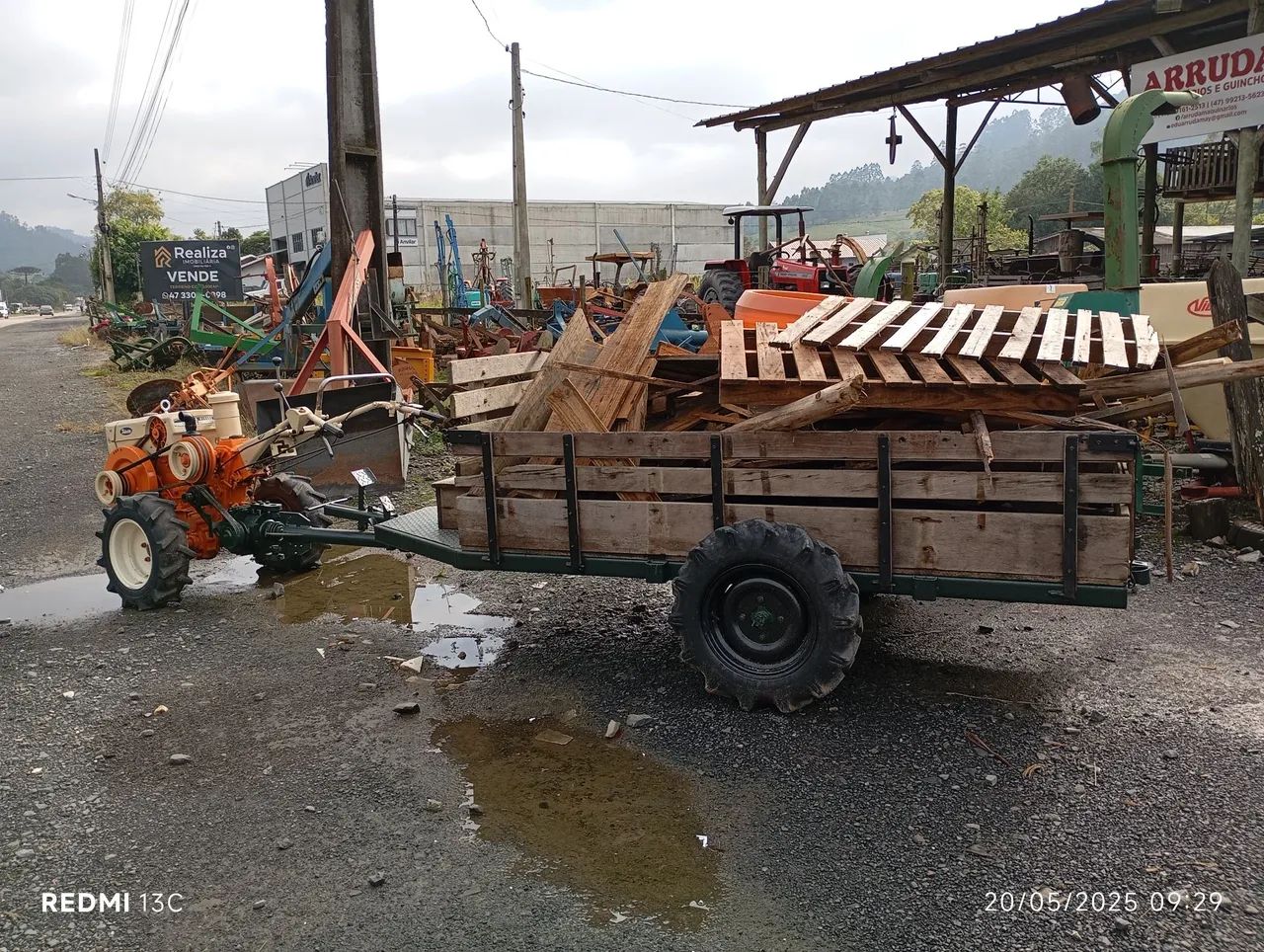 Micro trator Tobatta TR 13 com a carreta trasionada  - Foto 4