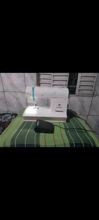 Máquina de Costura Elgin