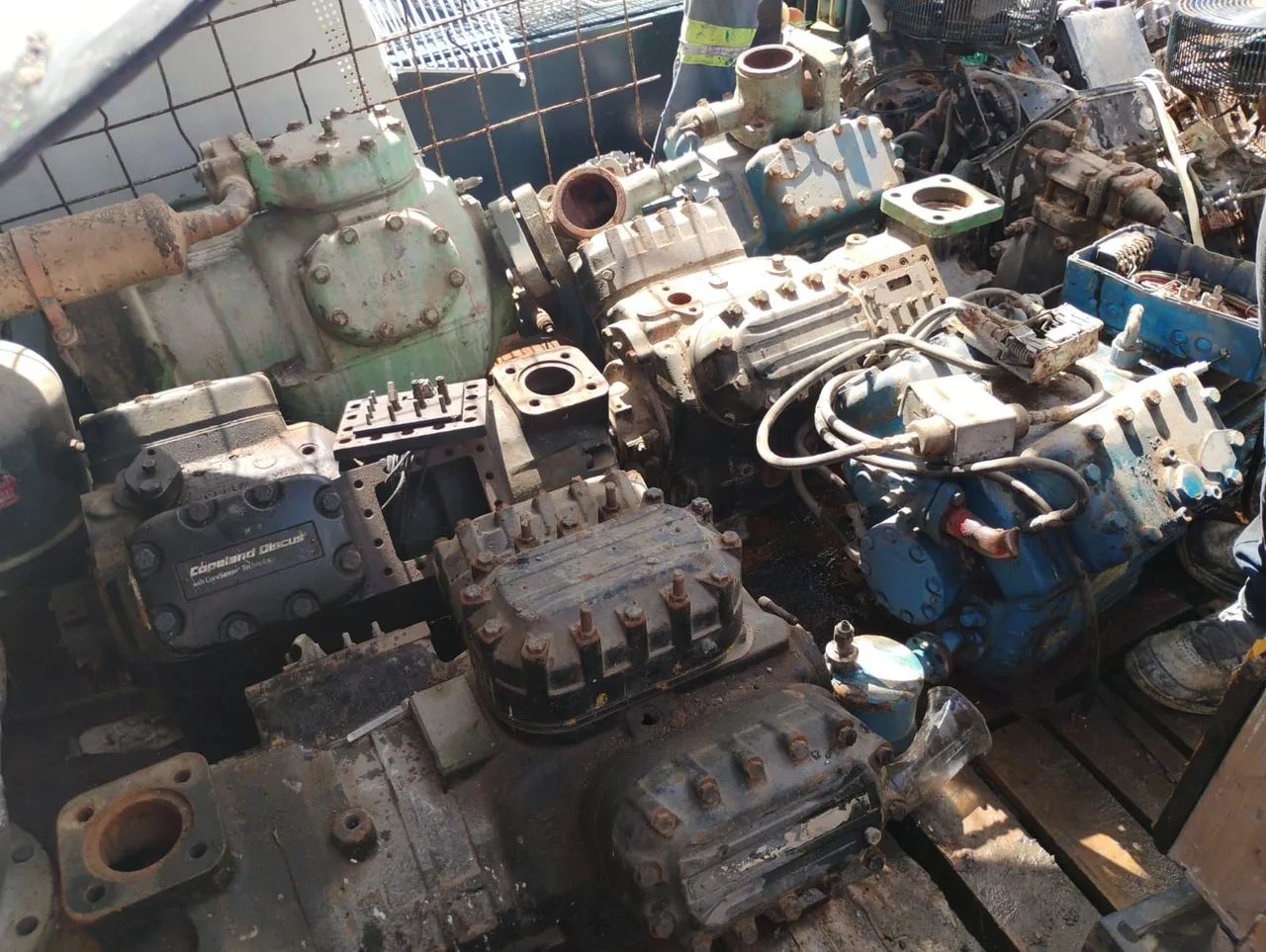 Lote compressores semi herméticos industriais Hitachi, Carlyle, Copeland,Bock, Bitzer, etc - Foto 3