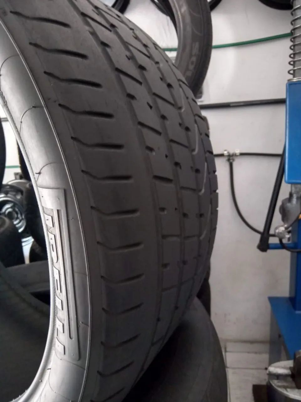 Pneu 305 30 R 20 pirelli P zero  - Foto 2