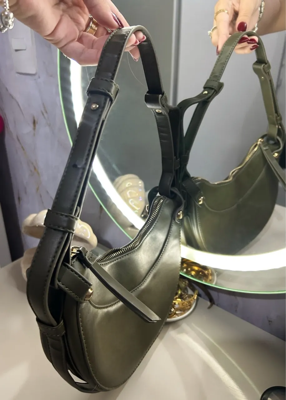 Bolsa de ombro BOHO verde musgo, sem marcas de uso.