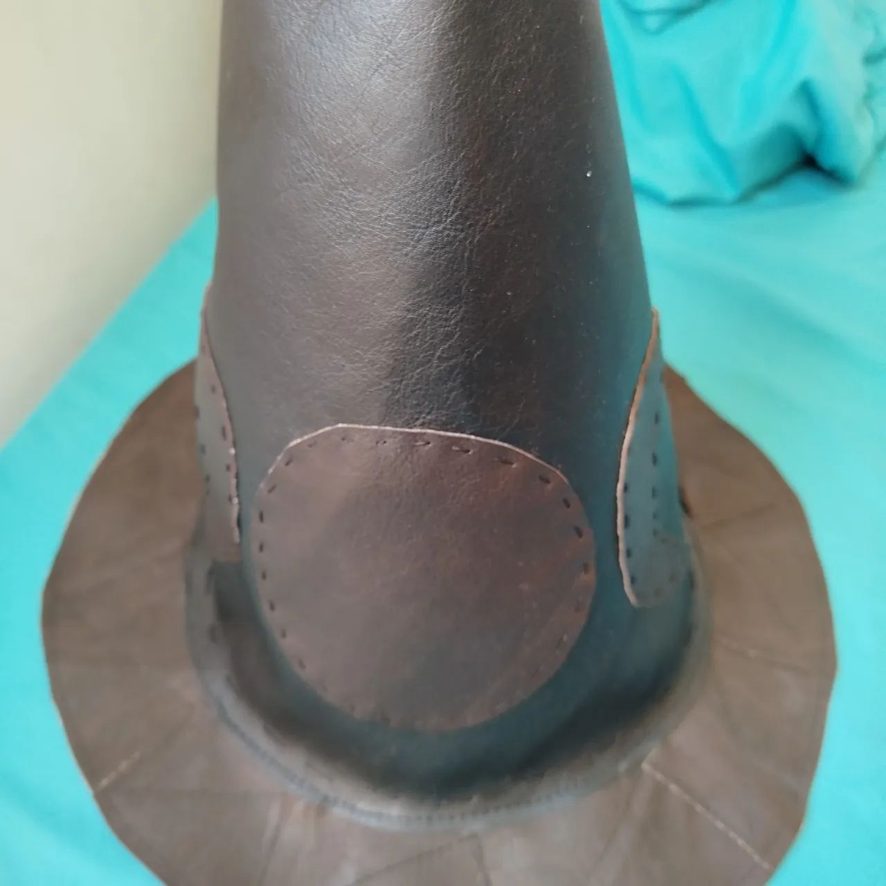 Chapéu de Bruxa Artesanal - Couro Sintético - Foto 2
