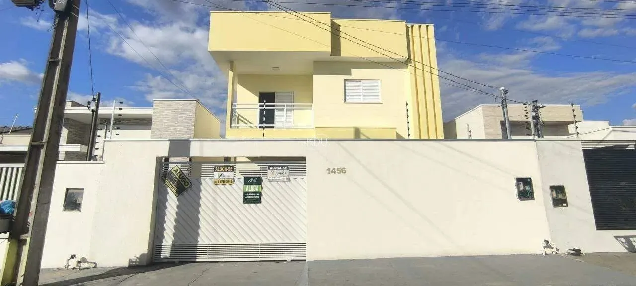 ALUGA-SE CASA ESPAÇOSA CONFORTO E SEGURANÇA PARA SUA FAMÍLIA!