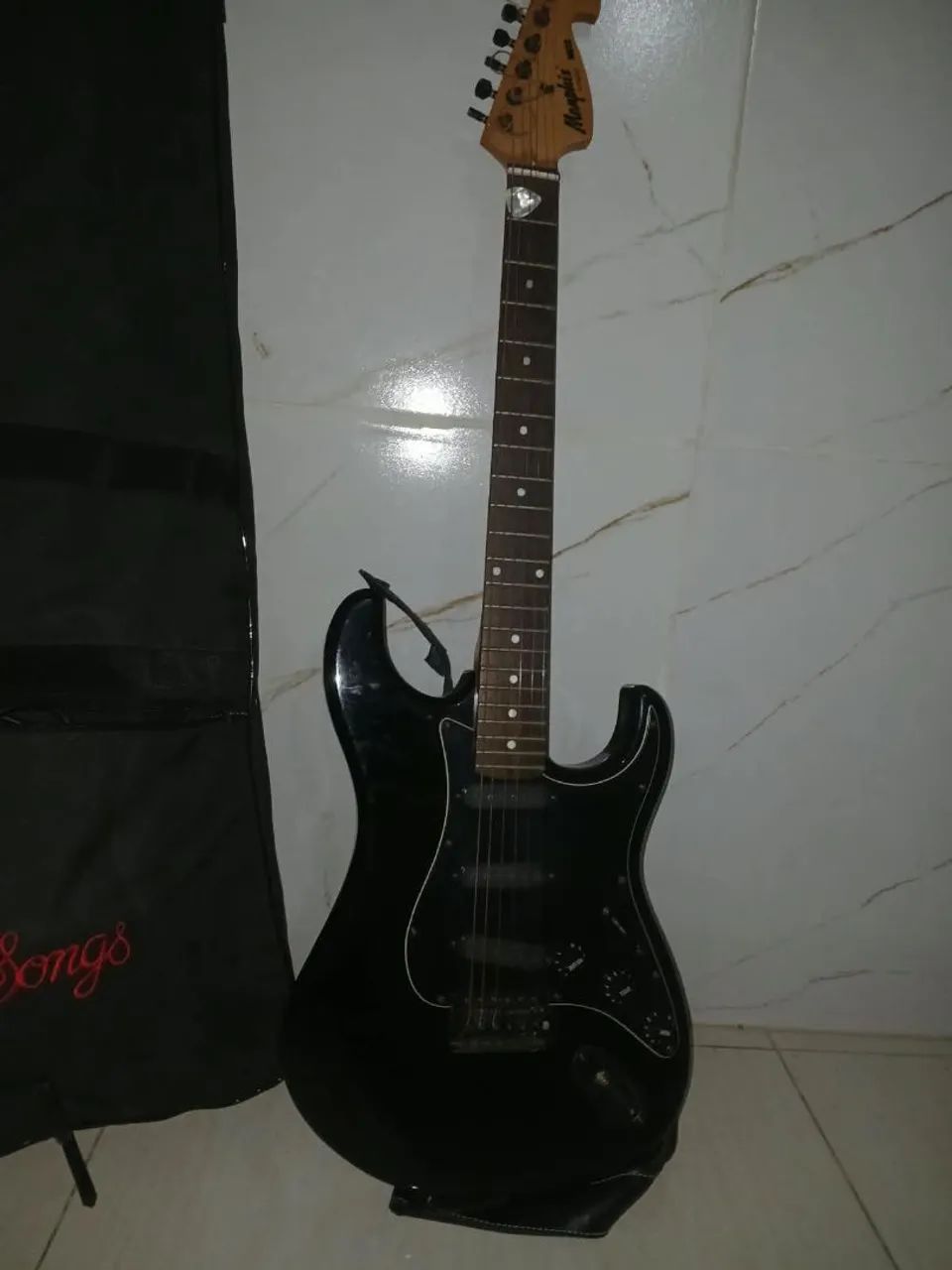 Guitarra Memphis 32