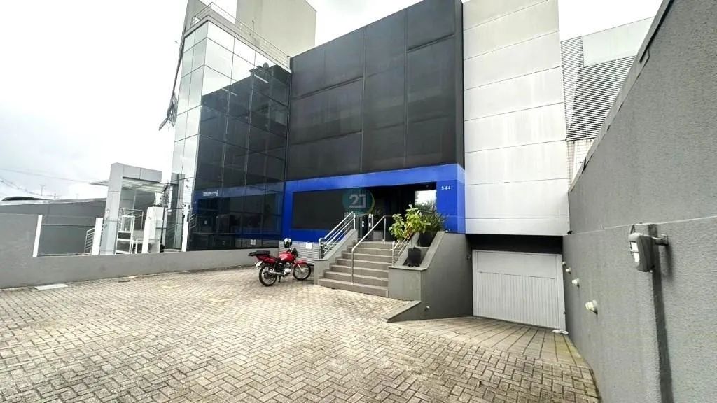 Alugo prédio comercial com 03 pavimentos, 07 salas, acessebilidade, elevador e 10 vagas de