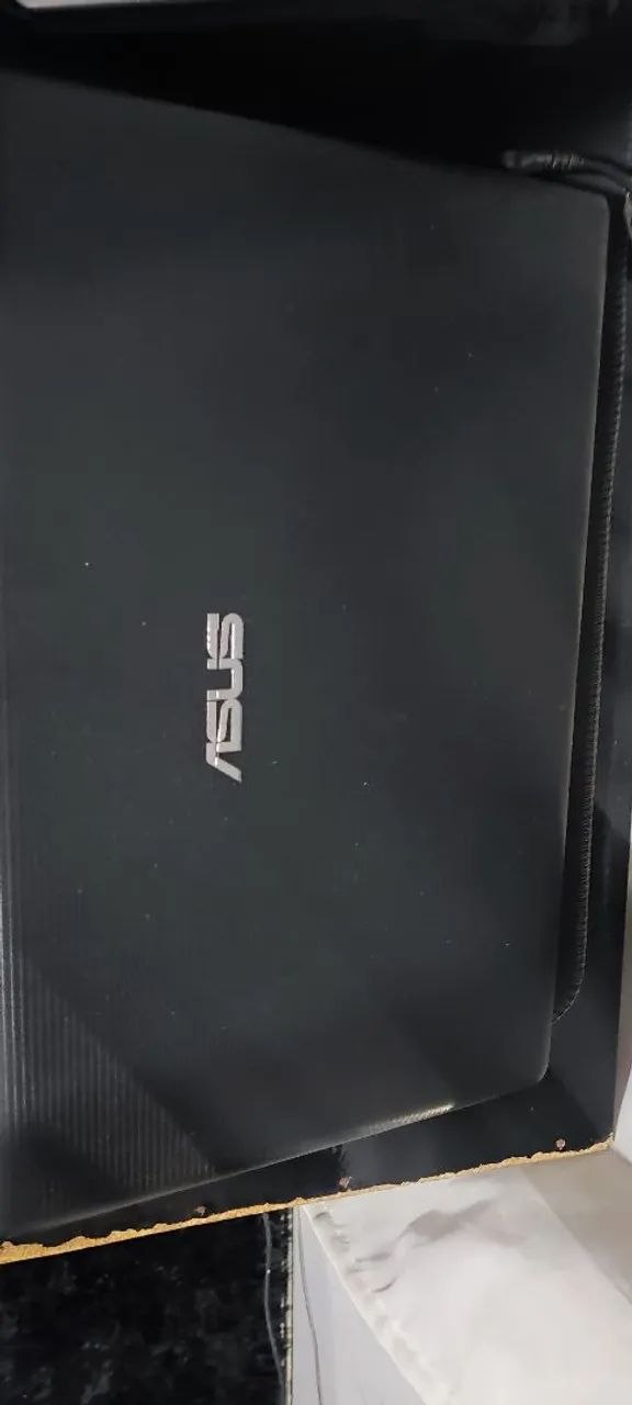 Vendo notebook Asus.
