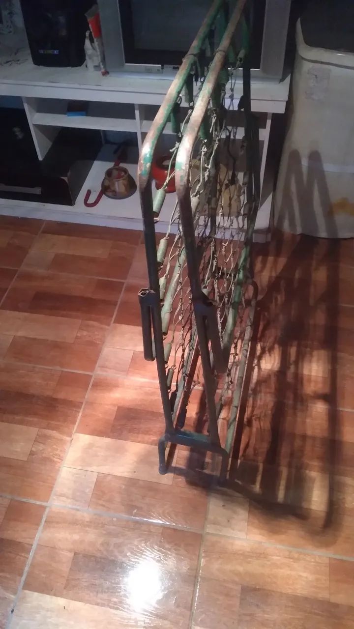 Vendo cama antiga 
