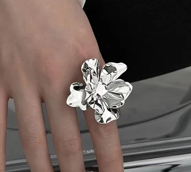Anel Flor de metal ajustável novo