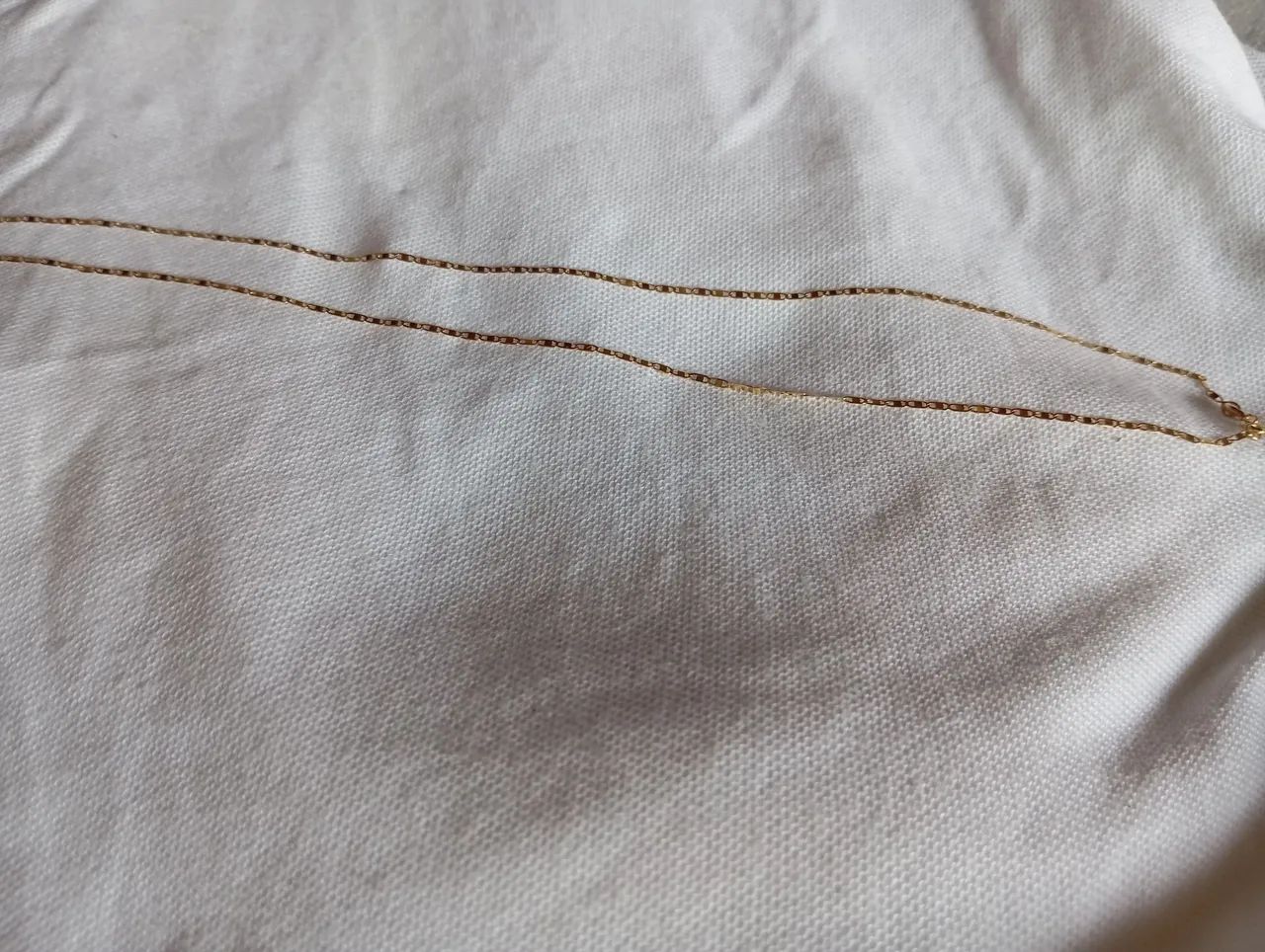 Vende se um corrente de ouro