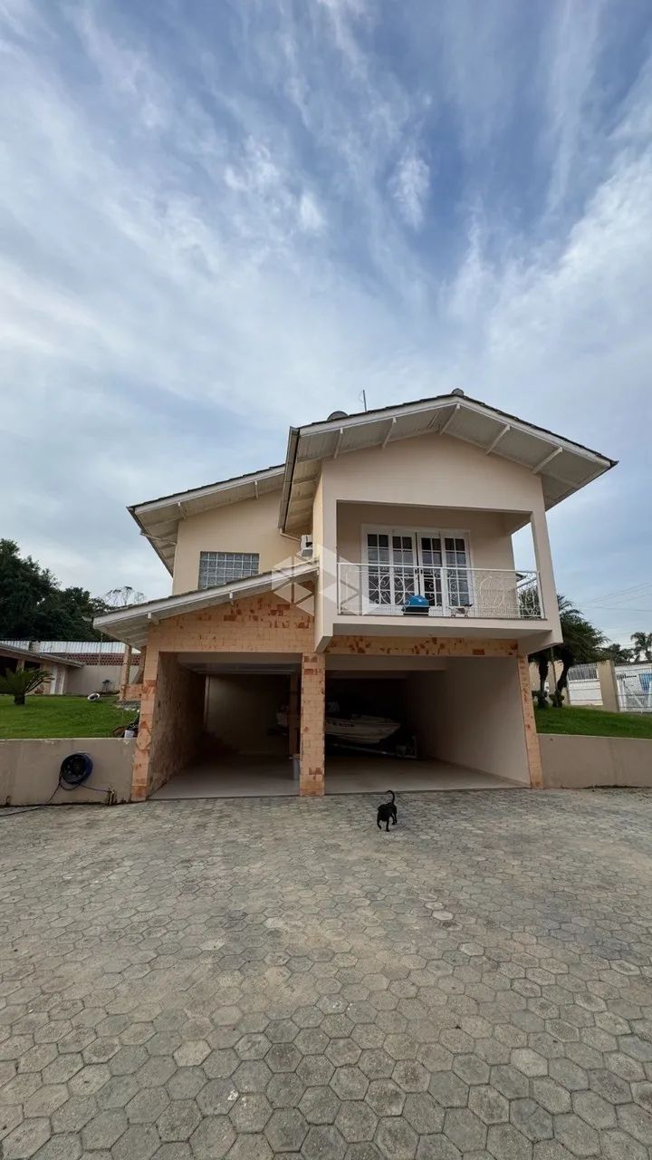 Residência ampla e completa com 333m² de área construída em terreno escriturado de 1.208m² - Foto 3