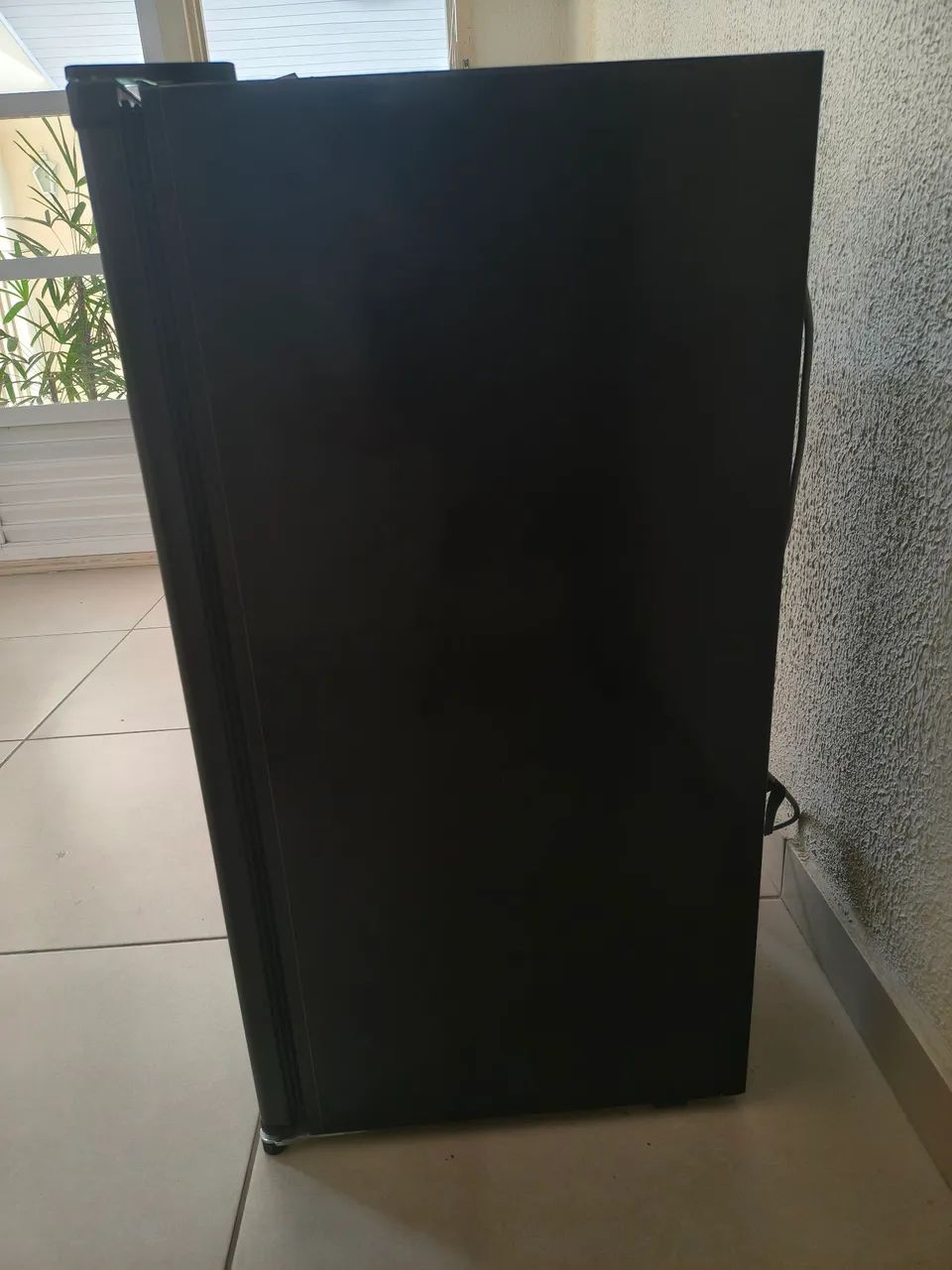 Vendo Frigobar Eletrolux 90L - Foto 3