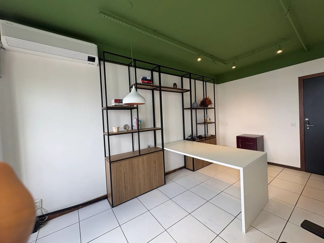 Estante com mesa embutida  - Foto 4