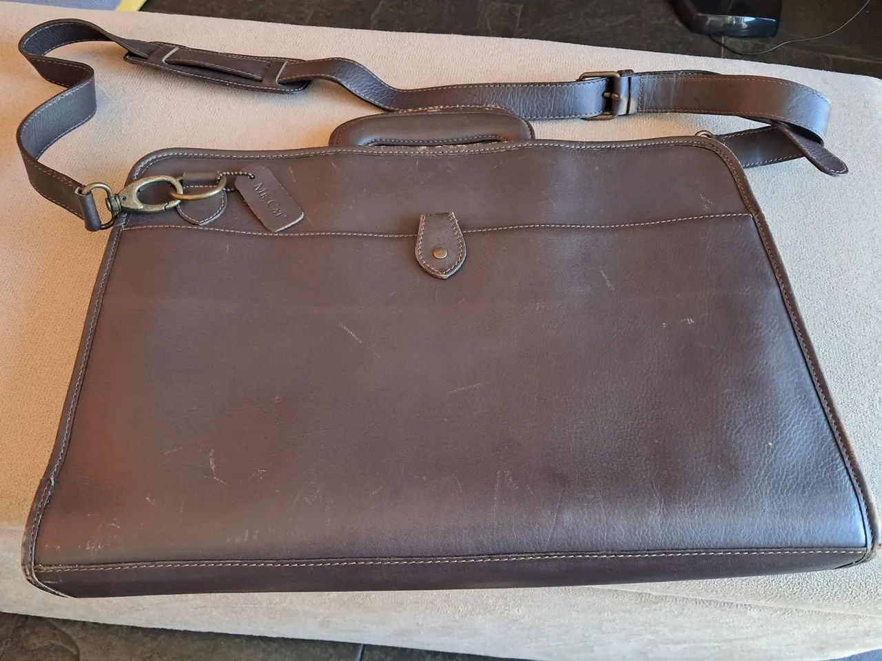 Bolsa masculina marrom usada - Foto 2