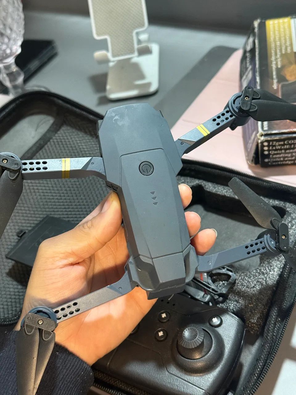 drone e58  dobrável com câmera hd wifi e controle remoto - Foto 3