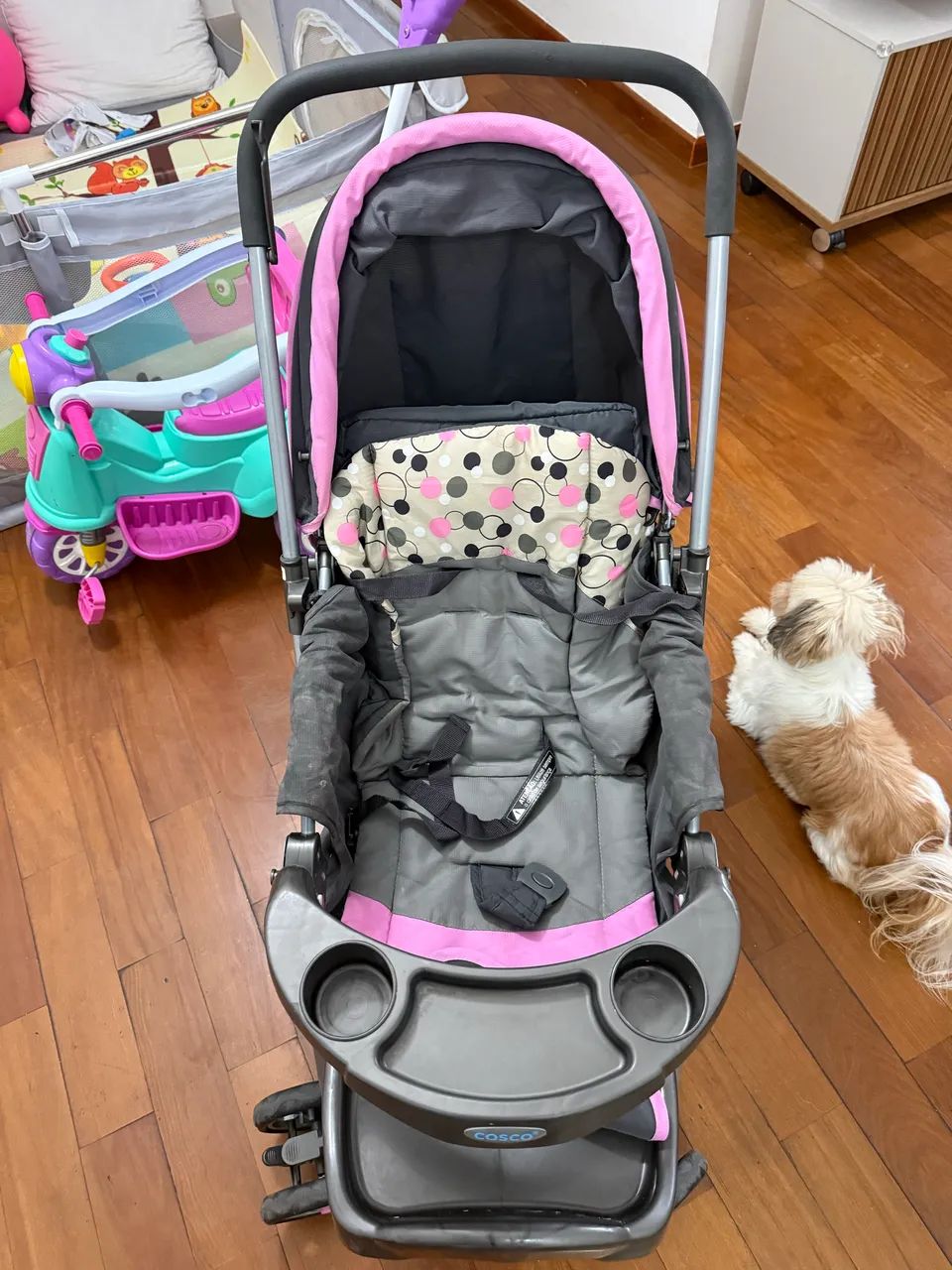 Carrinho de bebê Cosco rosa e cinza - Foto 4