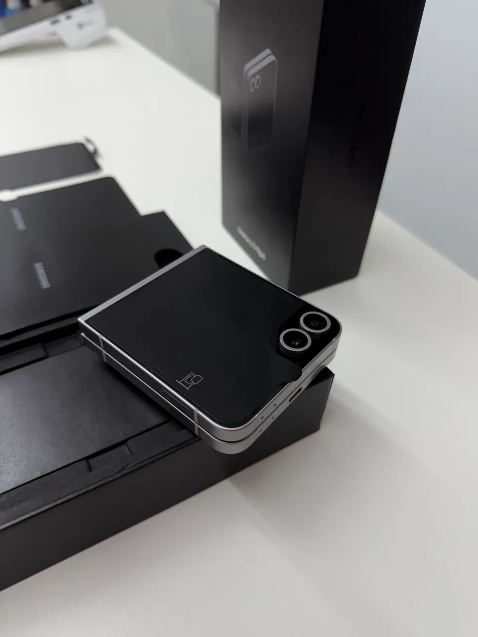 Samsung Galaxy Z Flip 6  256GB | 12GB RAM - Foto 2