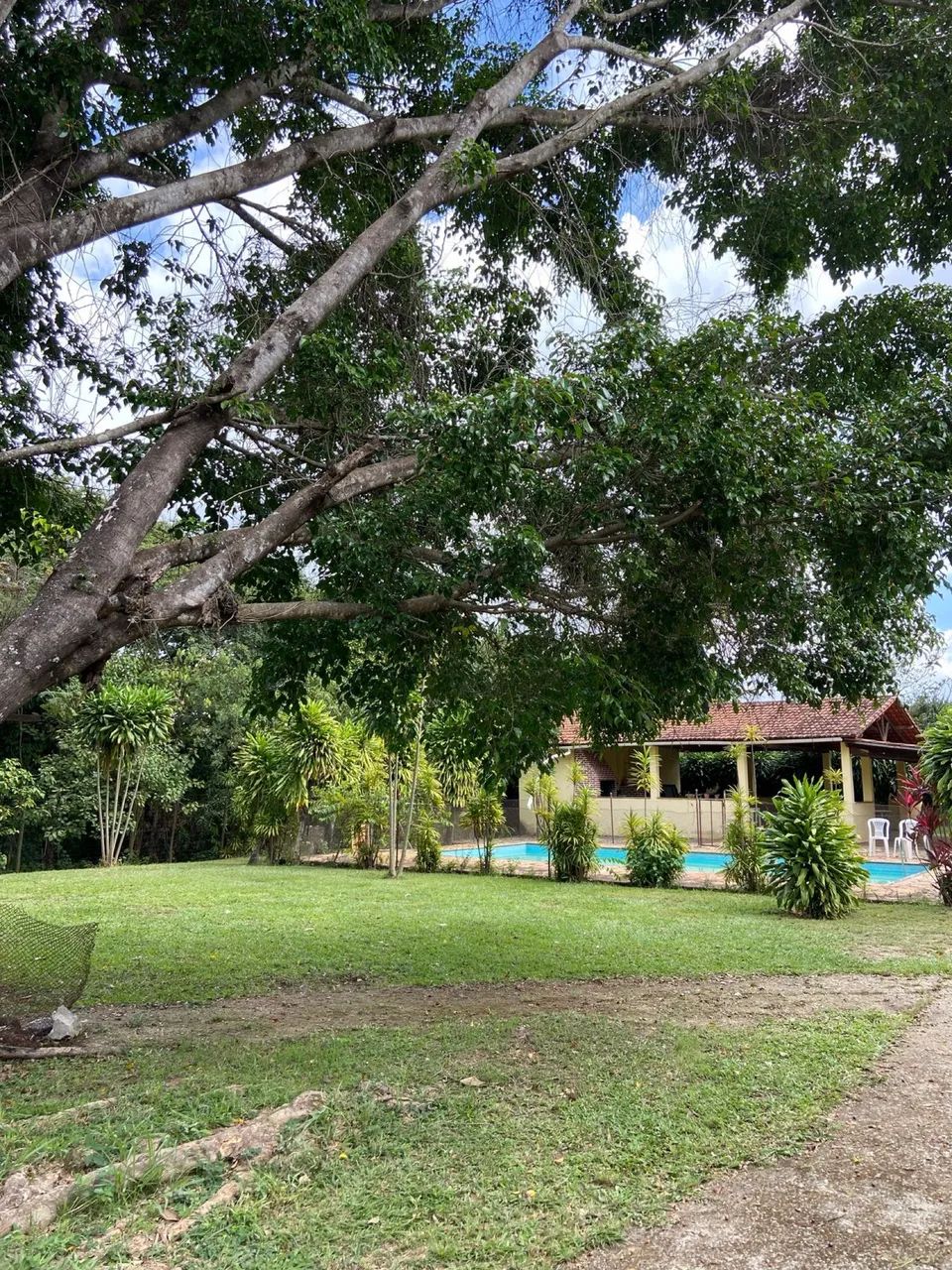 Mega oportunidade em Sabará: Sítio com 4 casas, piscina e extensa área verde - Foto 3