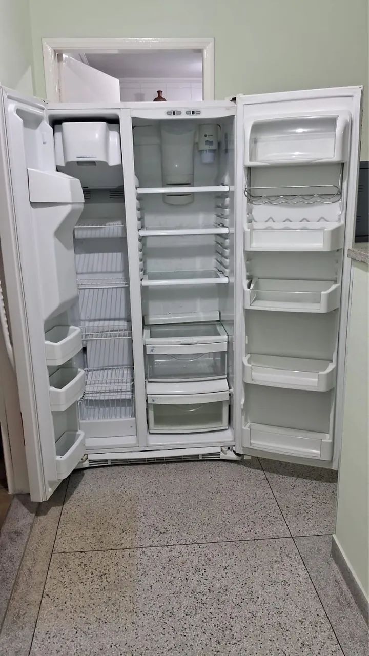 Geladeira GE Profile Side by Side 646