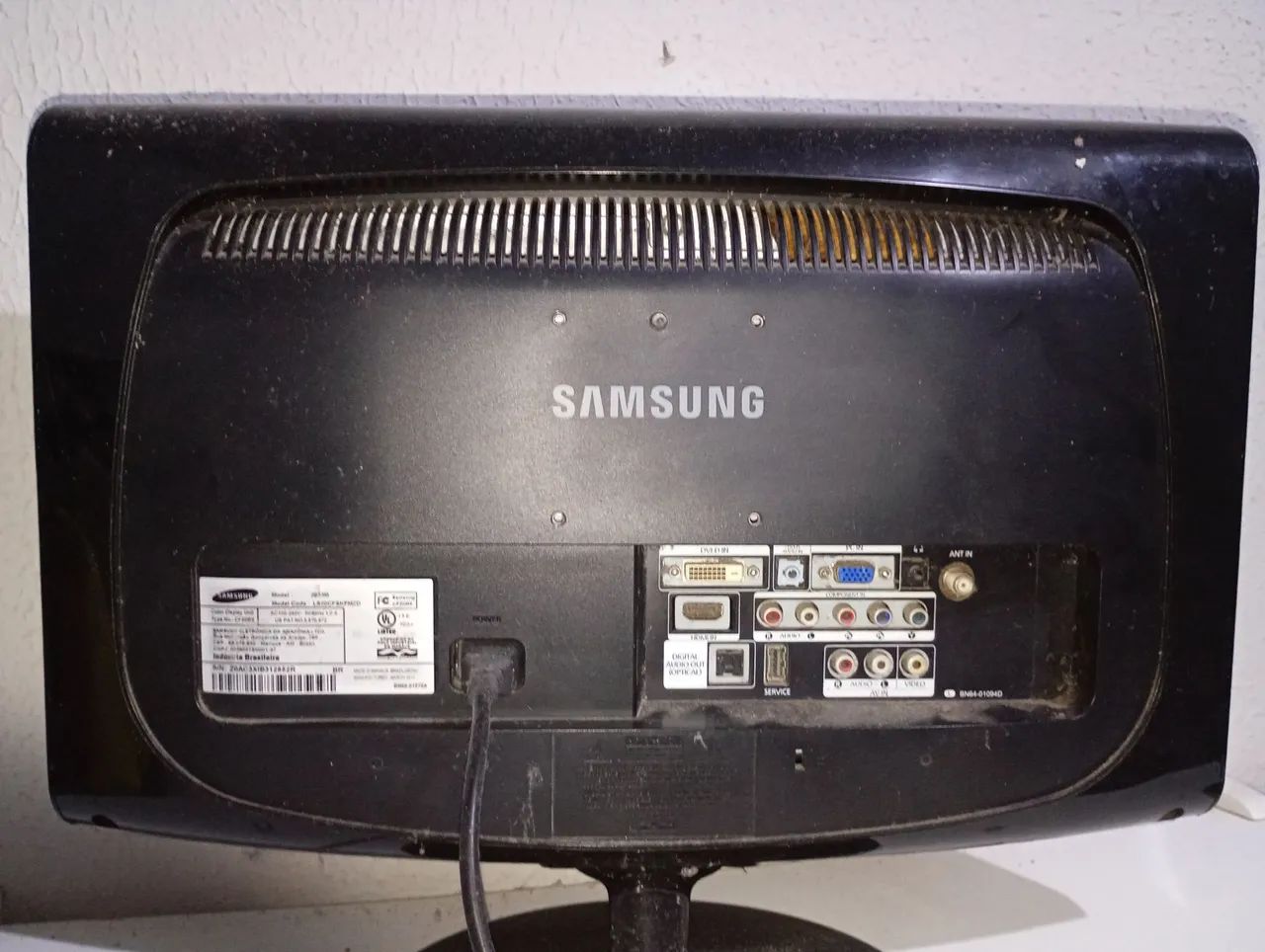 Monitor Samsung - 27 polegadas imagem um pouco distorcida 