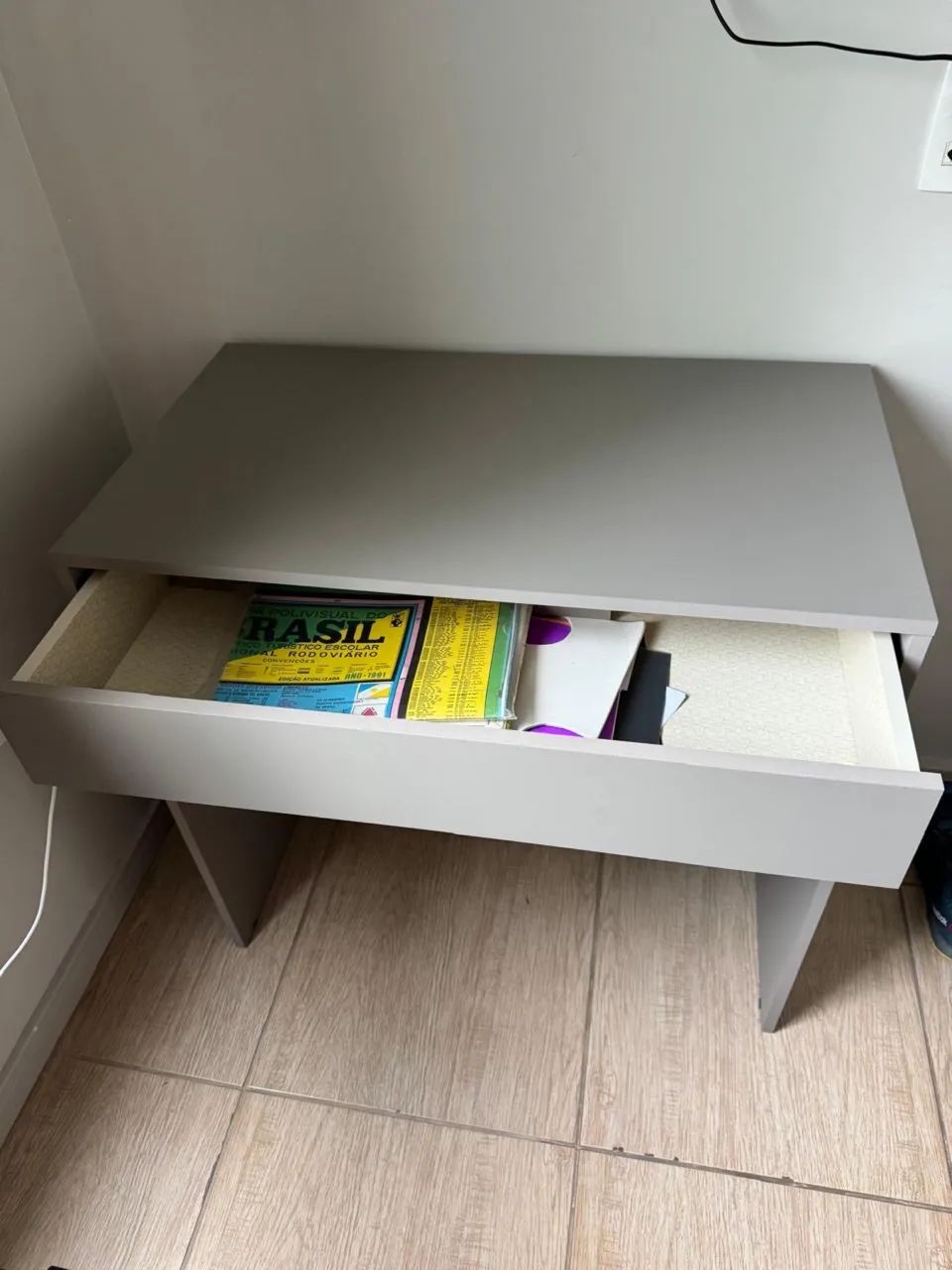 Mesa para escritório cinza com gaveta nova