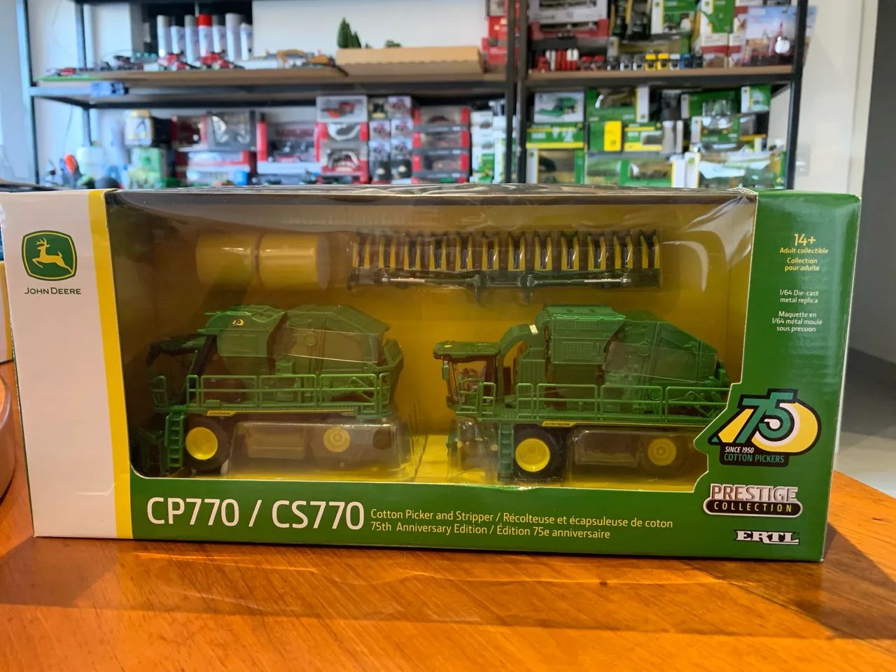 Miniatura colheitadeiras algodão John Deere CP770 + CS770 1/64 - Foto 3
