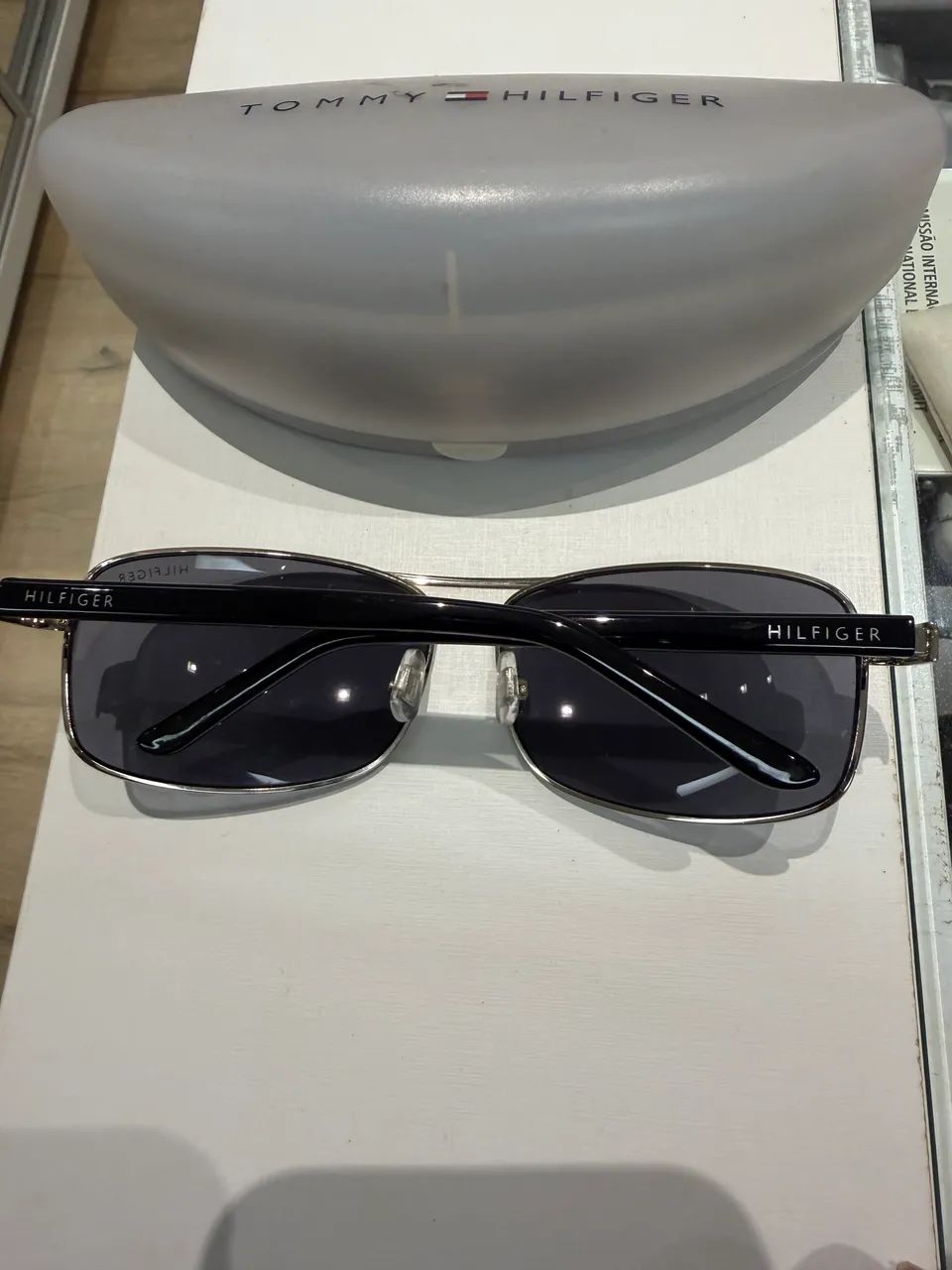 Óculos Tommy Hilfiger original novo  - Foto 2