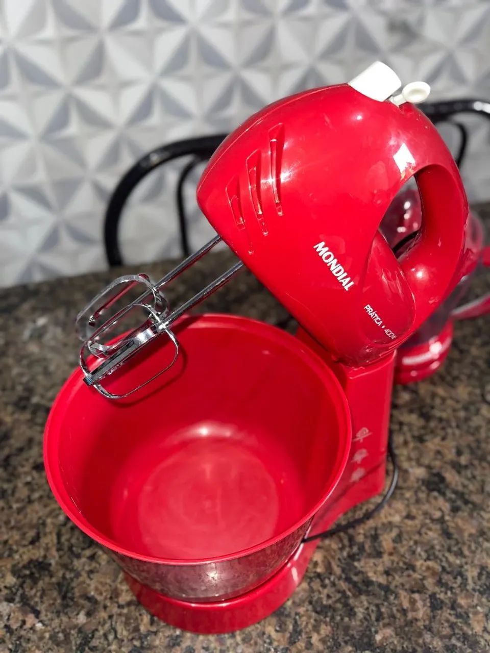 Vende-se batedeira eletrônica posso fazer por 100 - Foto 2
