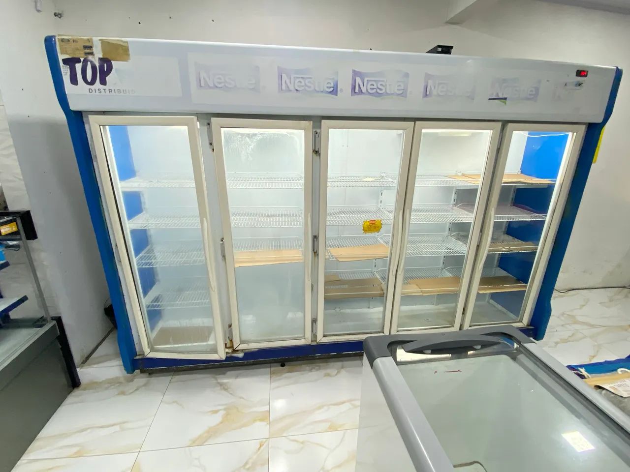 EXPOSITOR REFRIGERADO 5 PORTAS 