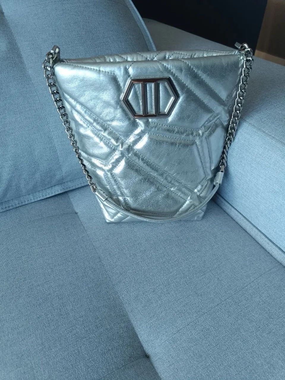 Bolsa prateada Emma Arezzo original couro legítimo 