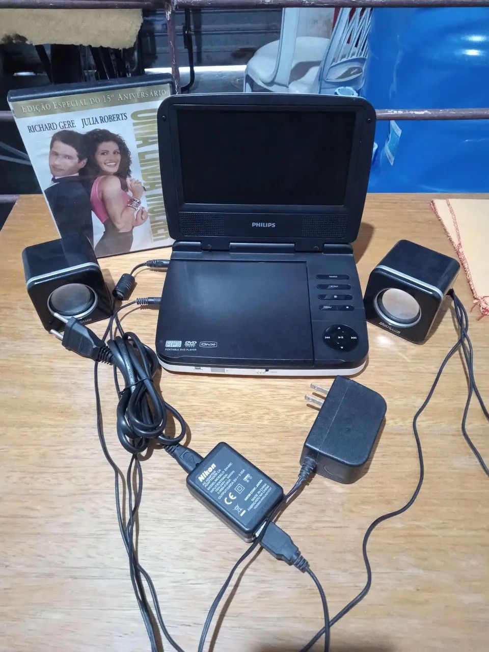 Vendo DVD Player portátil Philips com fonte + filme original ! - Foto 5