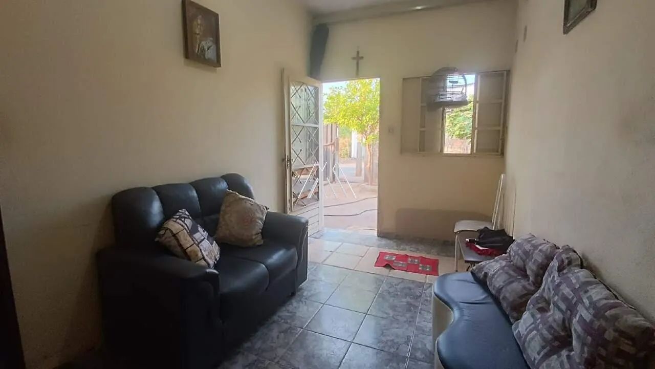 Vendo casa em Itaúna em excelente localização!