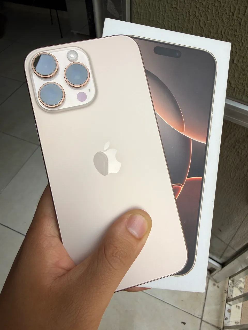 IPhone 16 Pro Max 256GB - 93% bateria - perfeito estado