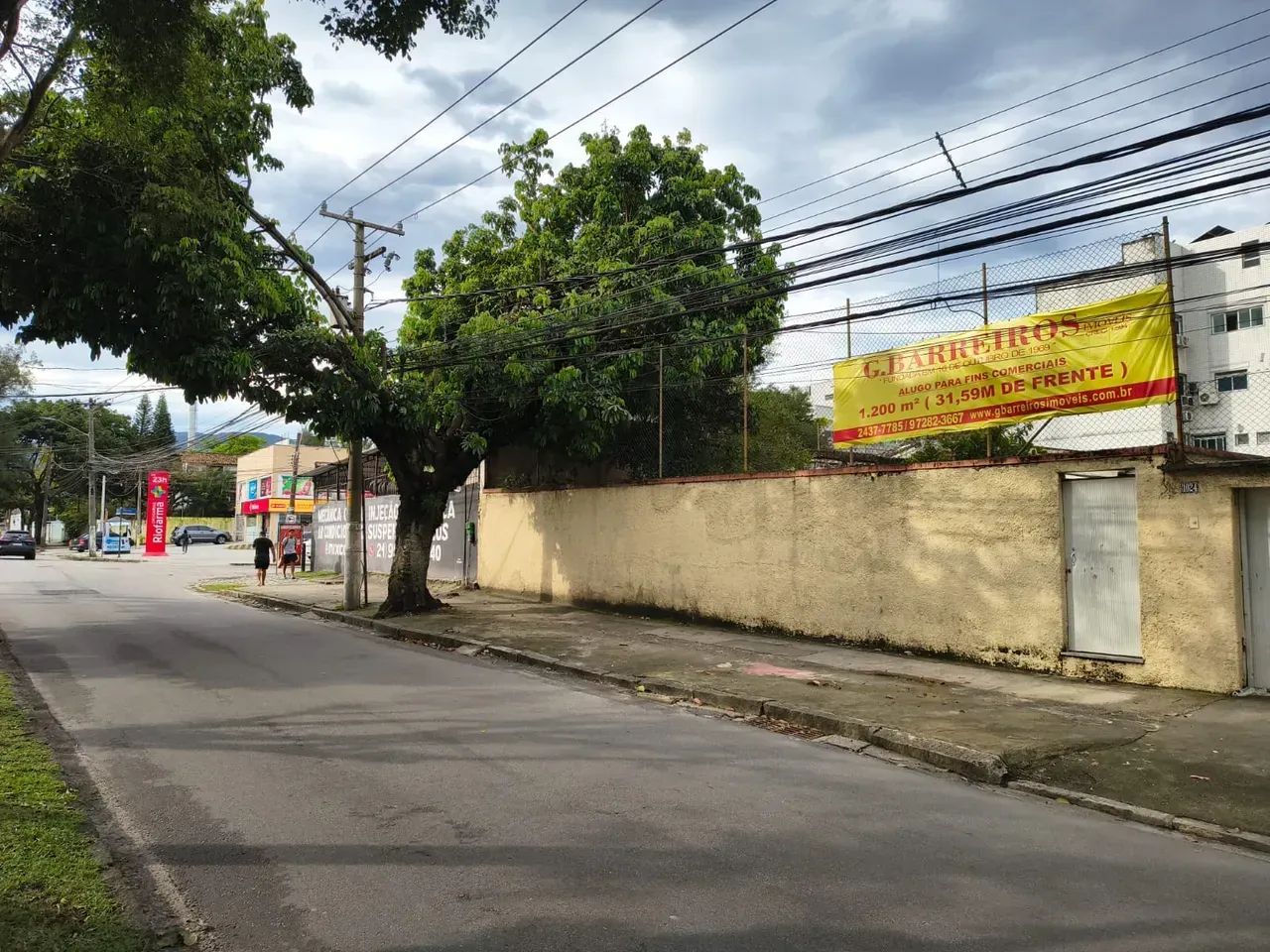 Av. Gláucio Gil, 1.200 m² com 32 metros de frente.
