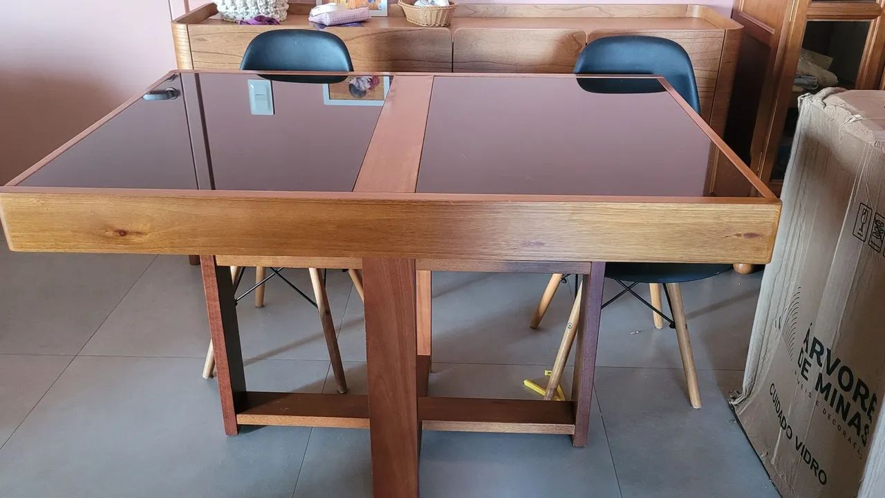 Mesa Extensível de Madeira e Tampo de Vidro - Foto 2
