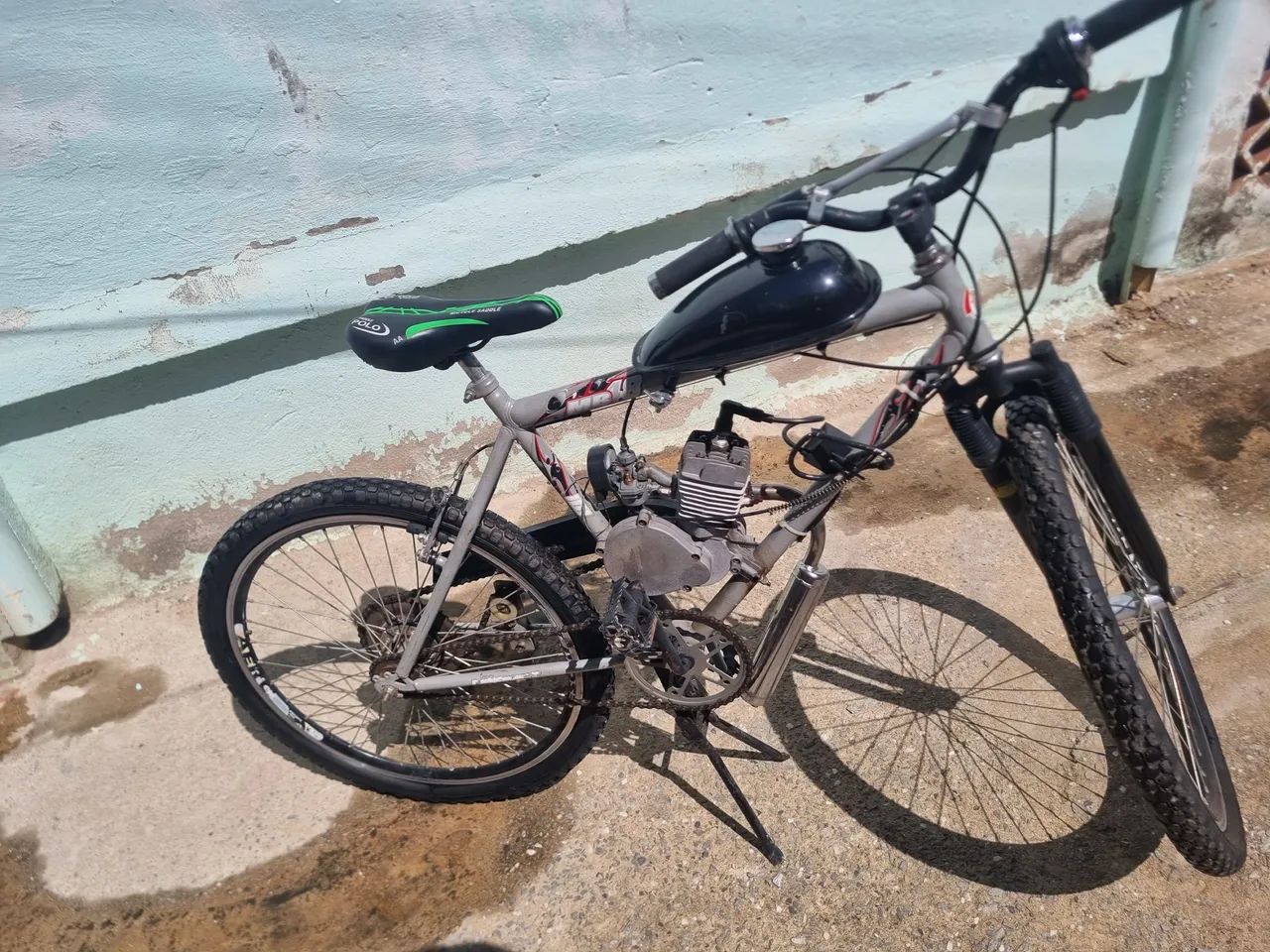 Bicicleta Motorizada Cinza  - Foto 2