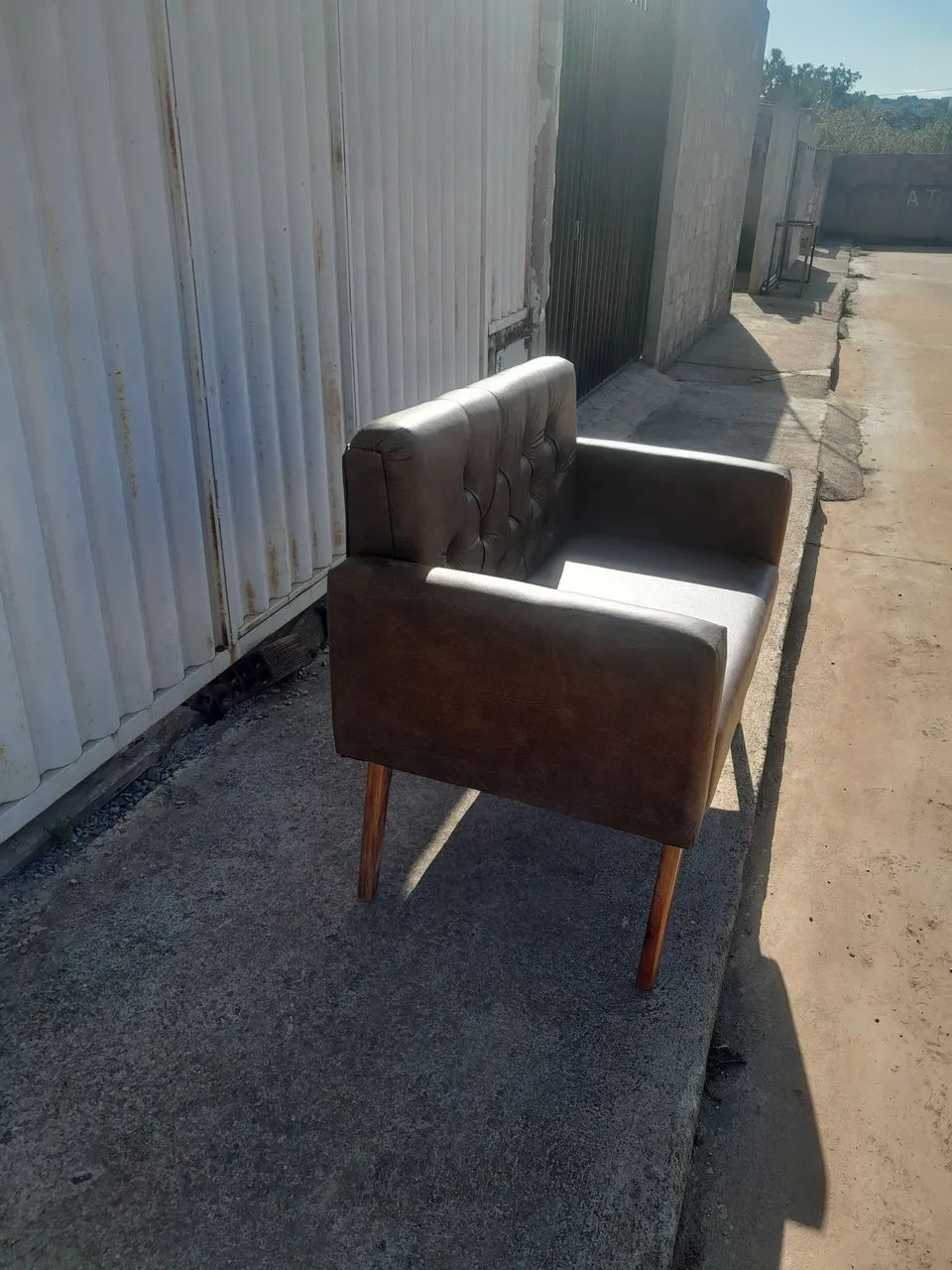 Namoradeira 2 lugar em corino marrom  novo - Foto 5
