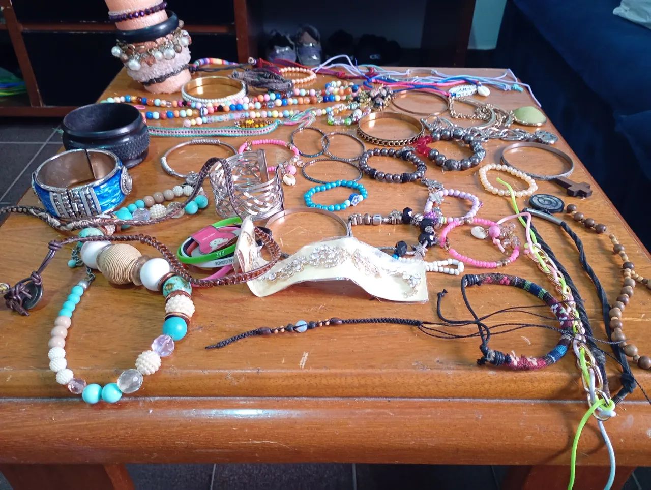 Pulseiras e colares 55 peças  - Foto 3
