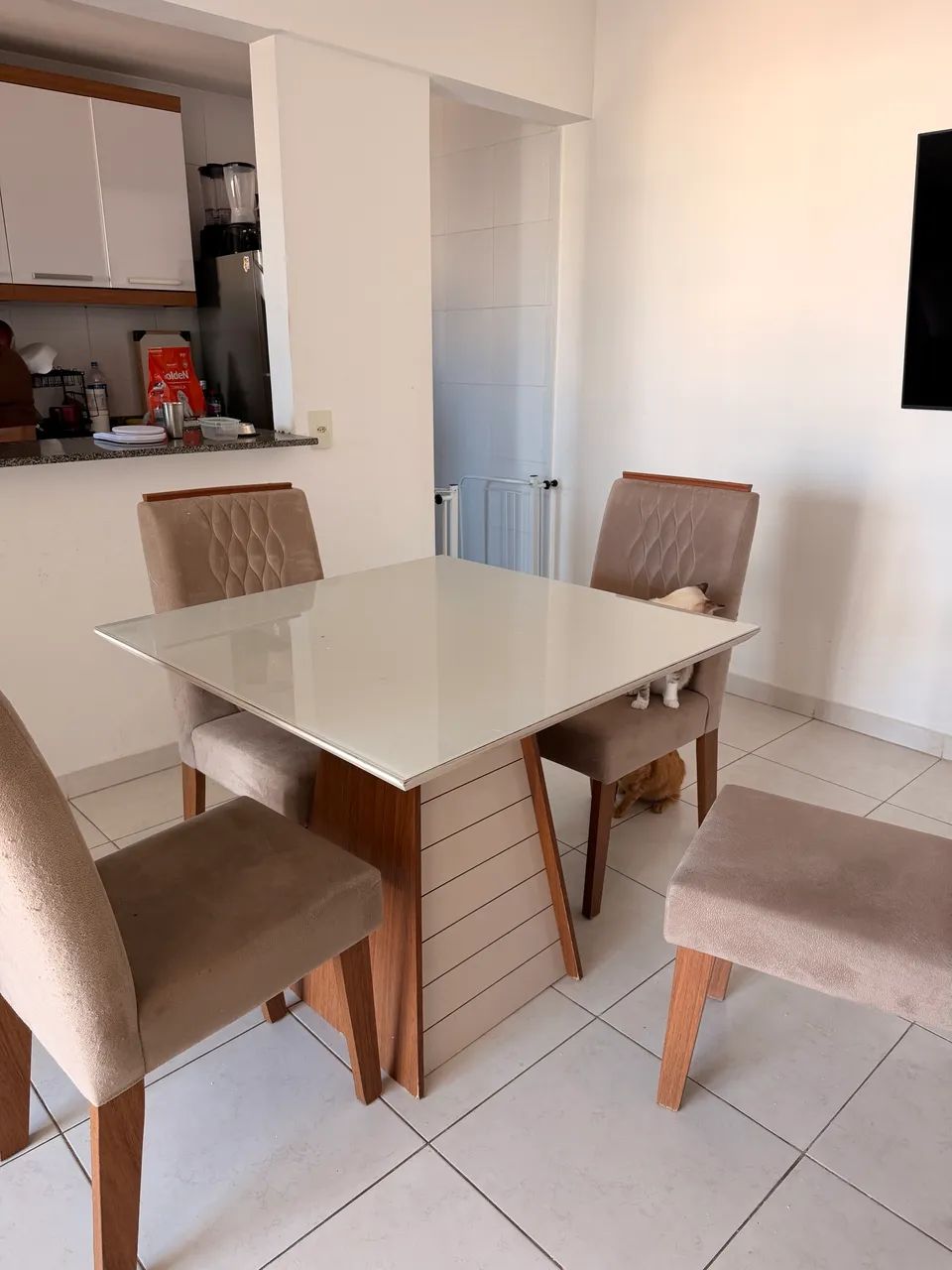 MESA 4 cadeiras 