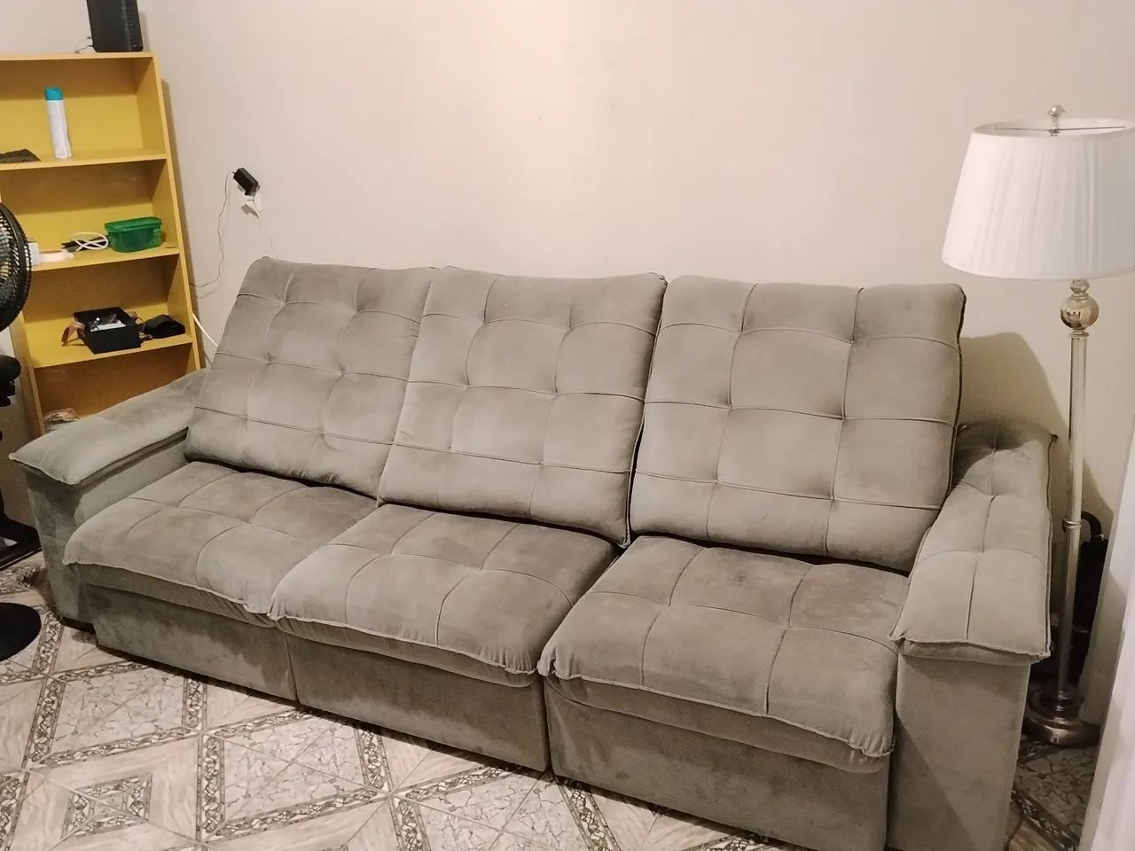Sofá retrátil enorme e excelente 