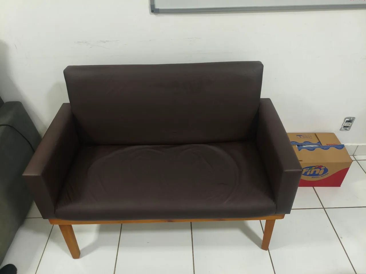 VENDO Sofá retrô / pé palito/namoradeira