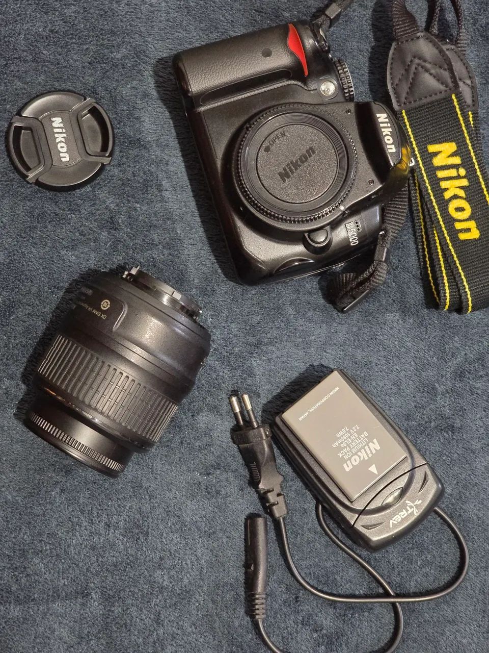 Vendo Nikon D5000 + Lente Nikkor 18-55mm DX VR - Câmeras e