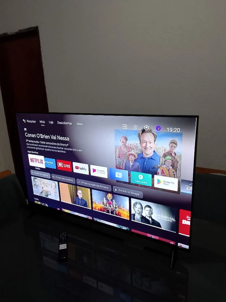 TV TCL PERFEITA, 43 POLEGADAS, COM OS PÉS E CONTROLE ORIGINAL, TA PRATICAMENTE NOVA. - Foto 2