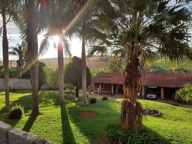 Chácara de 4000m² com 2 casas, piscina e área verde - Foto 2