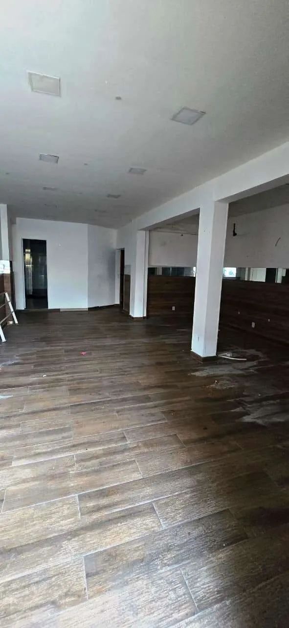 La Paz Imóveis aluga: Loja no Centro de Realengo 200m² - Foto 4