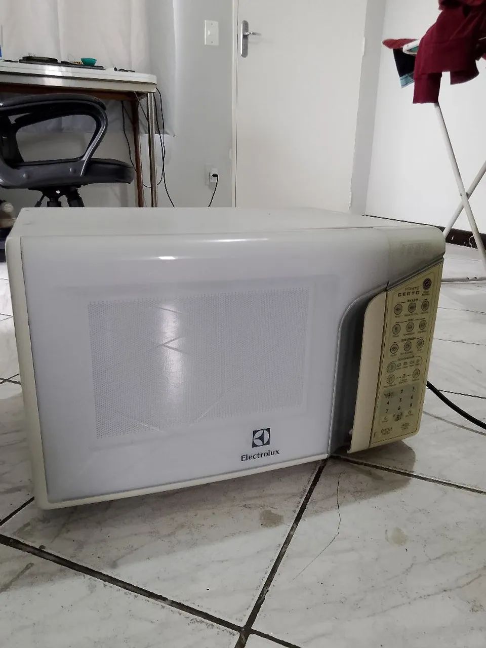 MICROONDAS ELECTROLUX MEP41 31 LITROS 127V - COM DEFEITO