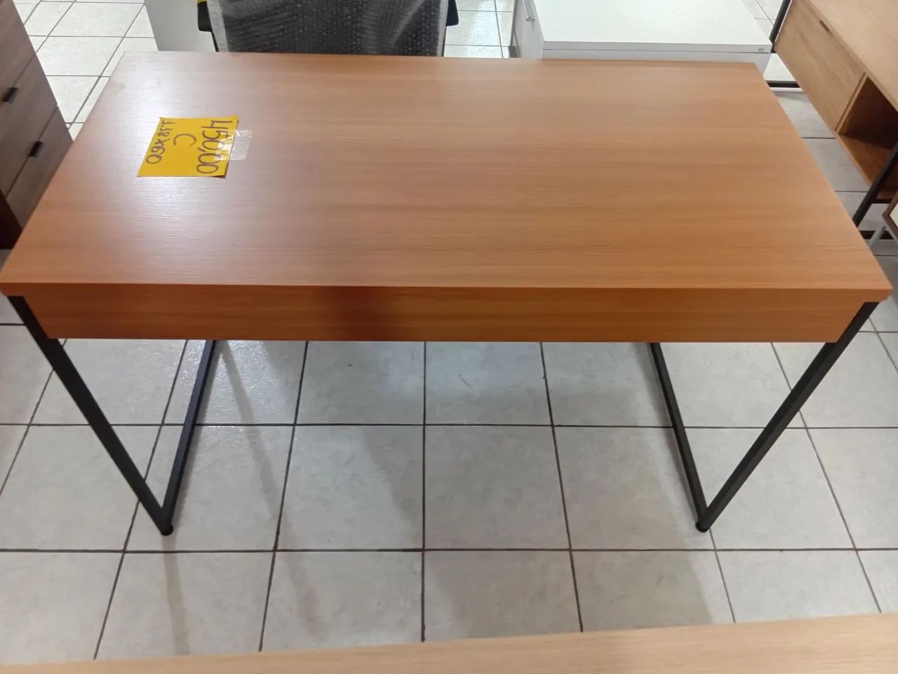 Mesa de 1.18m estrutura de ferro 